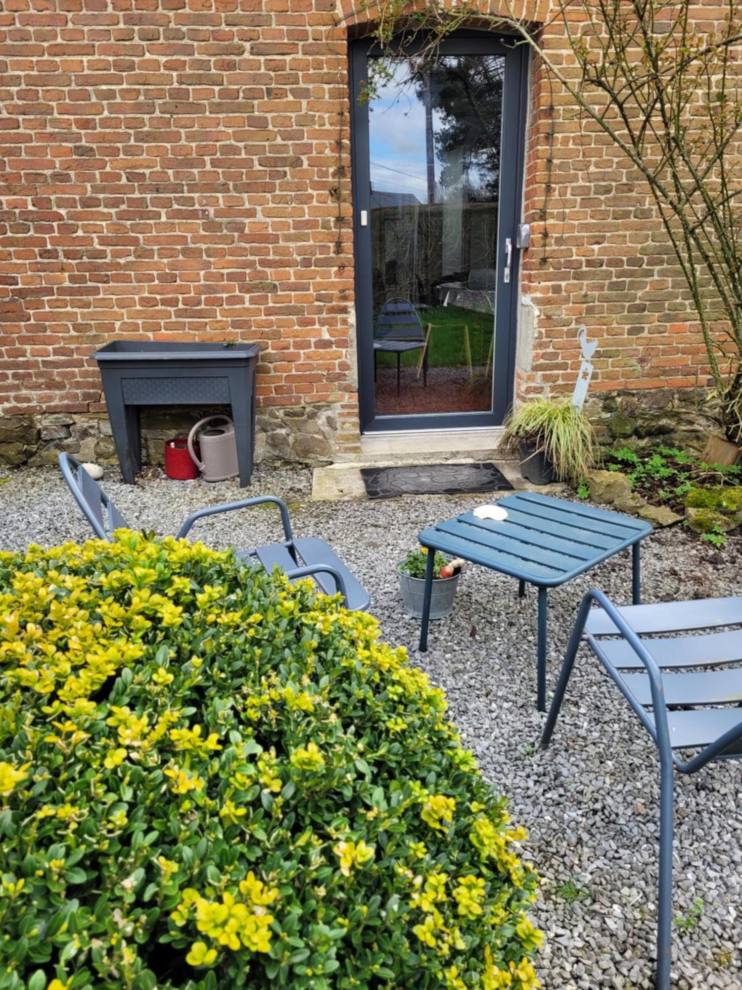 Studio Bienvenue Du Cote De Chez Nous Avec Jardin Privatif Wignehies Exterior photo